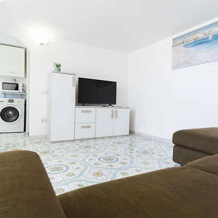 Adelina E Guendalina's Place